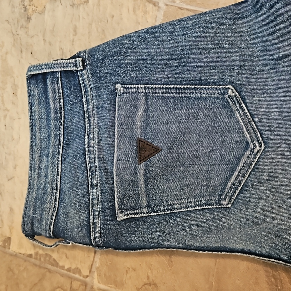 GUESS Jeans - Picture 2 of 3